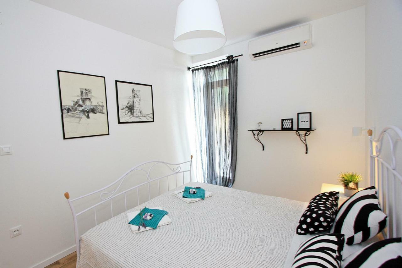 Apartman Michelangelo In The Centar Of Supetar Apartment Exterior photo